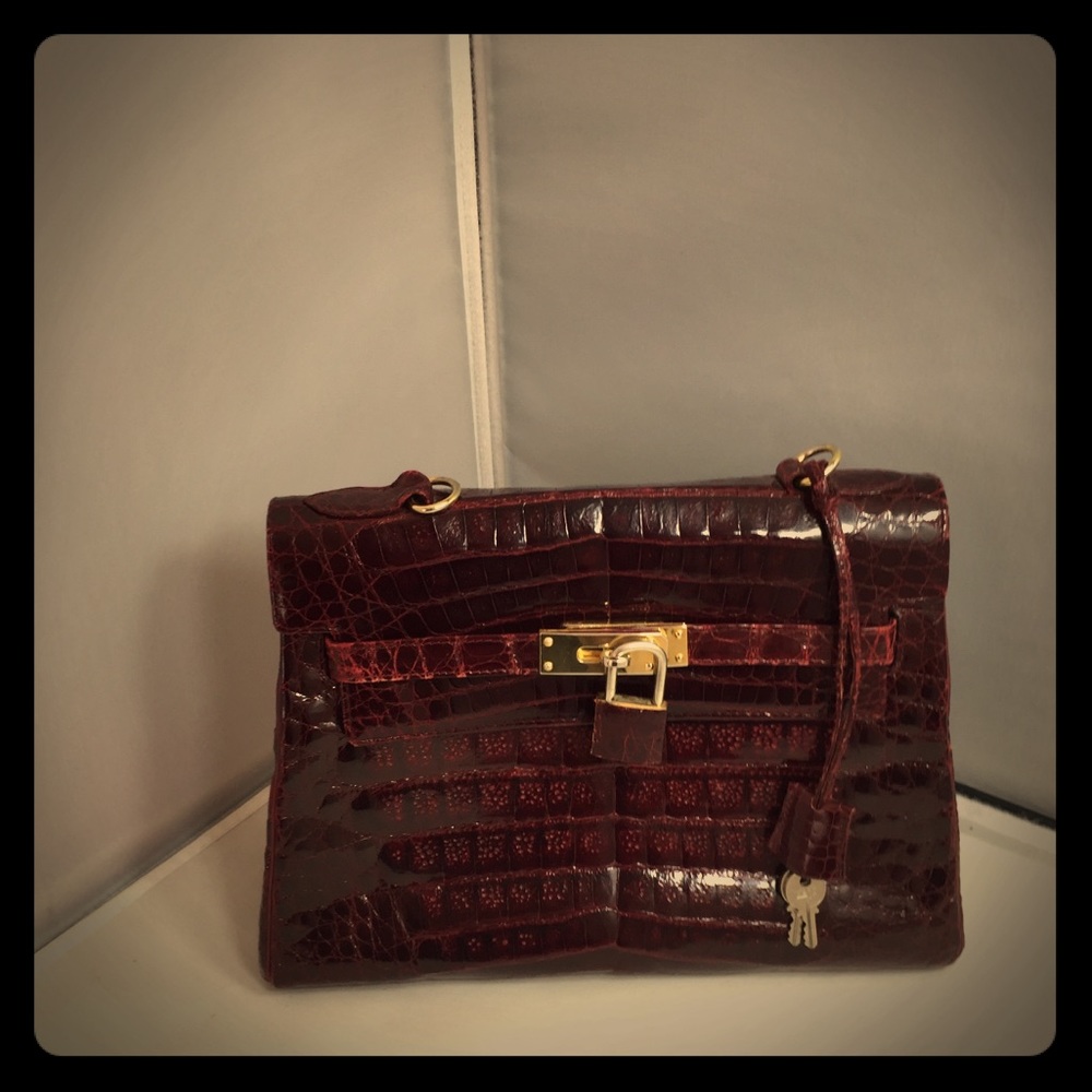 Vintage burgundy croc pocketbook